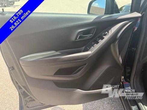 Used 2021 Chevrolet Trax LT w/ Premium Seat Package AWD/4WD image 10
