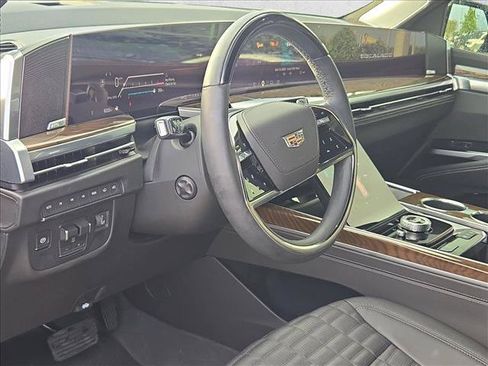 Used 2025 Cadillac Escalade ESV Sport Platinum w/ LPO, ONYX Package AWD/4WD image 10