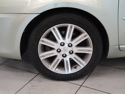 Used 2010 Toyota Avalon Limited FWD image 16
