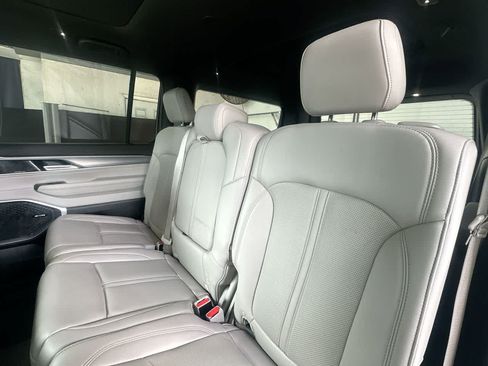 Used 2025 Jeep Wagoneer 4WD w/ Premium Group I image 22