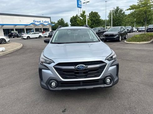 Used 2024 Subaru Outback Premium AWD/4WD image 3