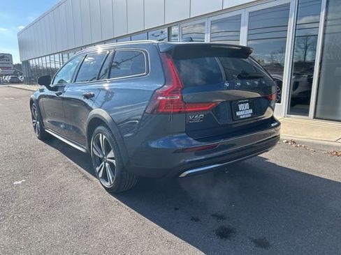 Certified 2025 Volvo V60 B5 Cross Country Plus image 3