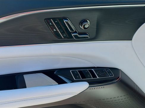 Used 2024 Cadillac Lyriq Luxury RWD image 17