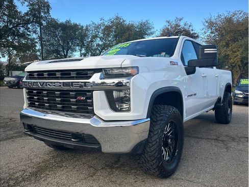 Used 2020 Chevrolet Silverado 2500 LT w/ Z71 Off-Road Package image 3