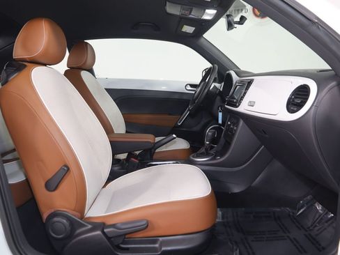 Used 2016 Volkswagen Beetle 1.8T Classic FWD image 12