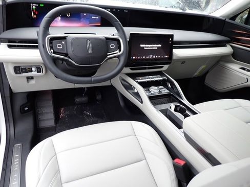 New 2026 Lincoln Nautilus Premier image 17