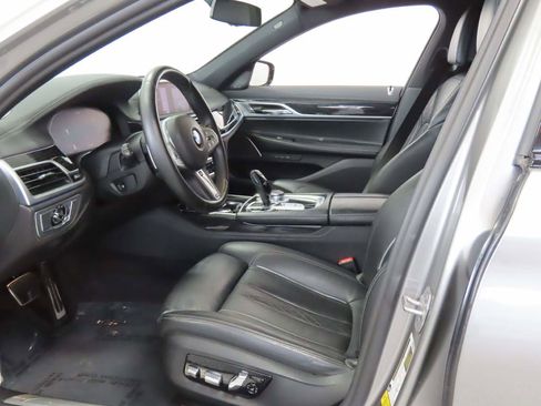 Used 2021 BMW 740i w/ M Sport Package RWD image 14