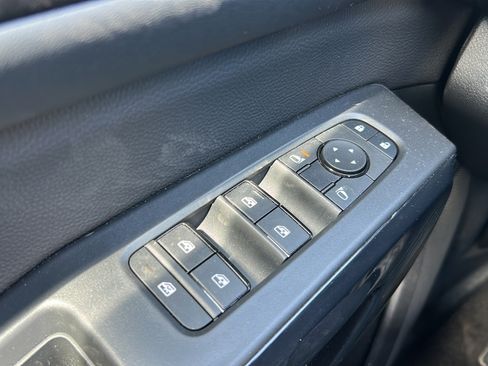 Used 2025 Nissan Pathfinder SV w/ SV Premium Package FWD image 11