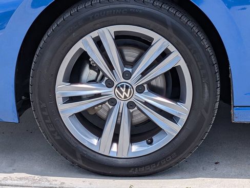 Used 2024 Volkswagen Jetta SE FWD image 9
