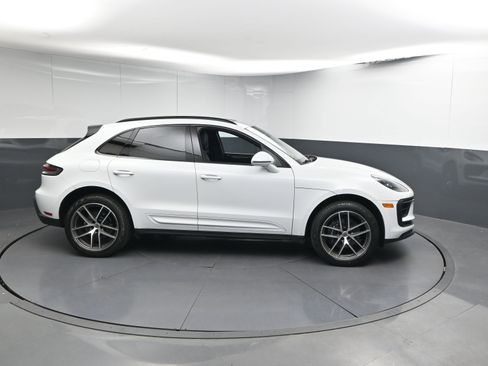 Used 2022 Porsche Macan image 26