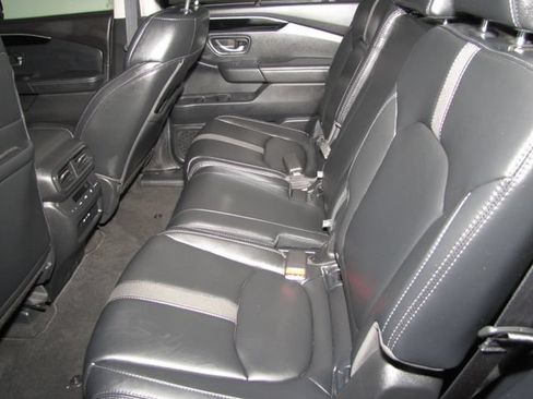 Used 2025 Honda Pilot EX-L image 11