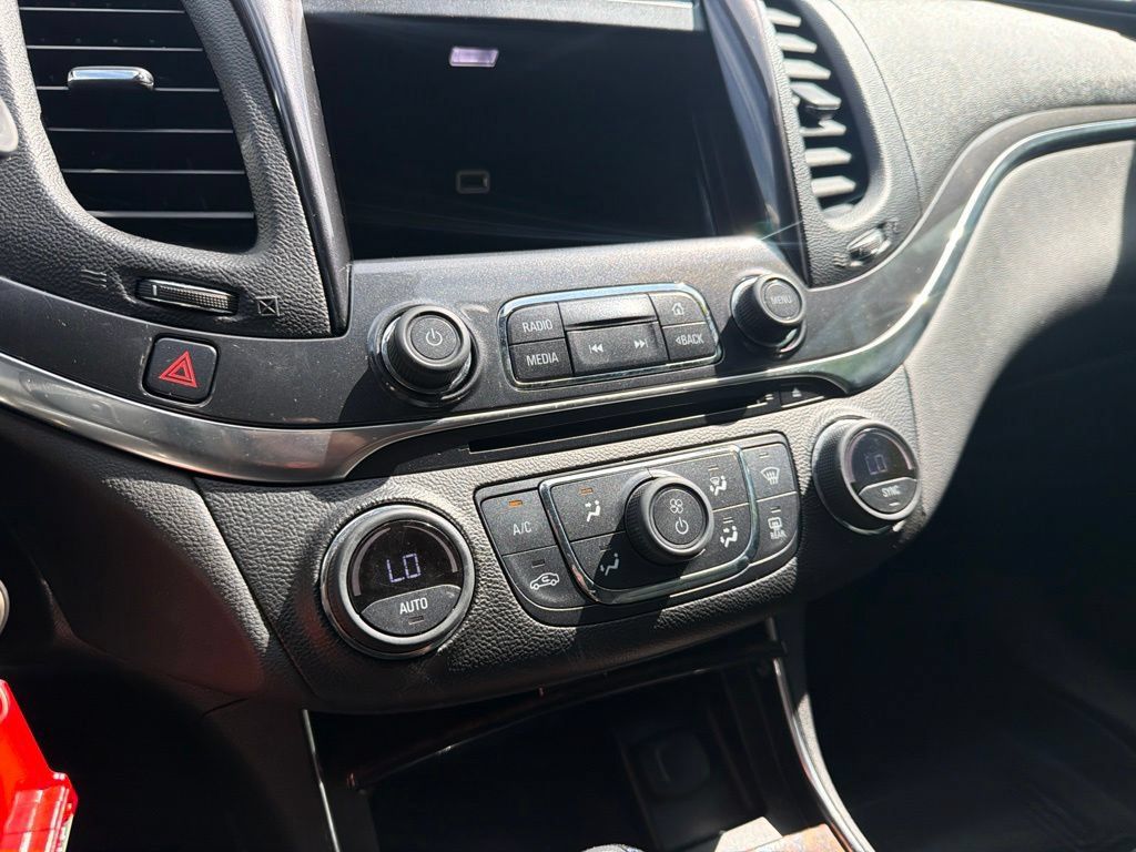 Used 2015 Chevrolet Impala LT w/ Convenience Package FWD image 31