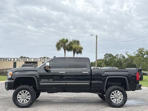 Used 2015 GMC Sierra 2500 Denali w/ Duramax Plus Package AWD/4WD image 8