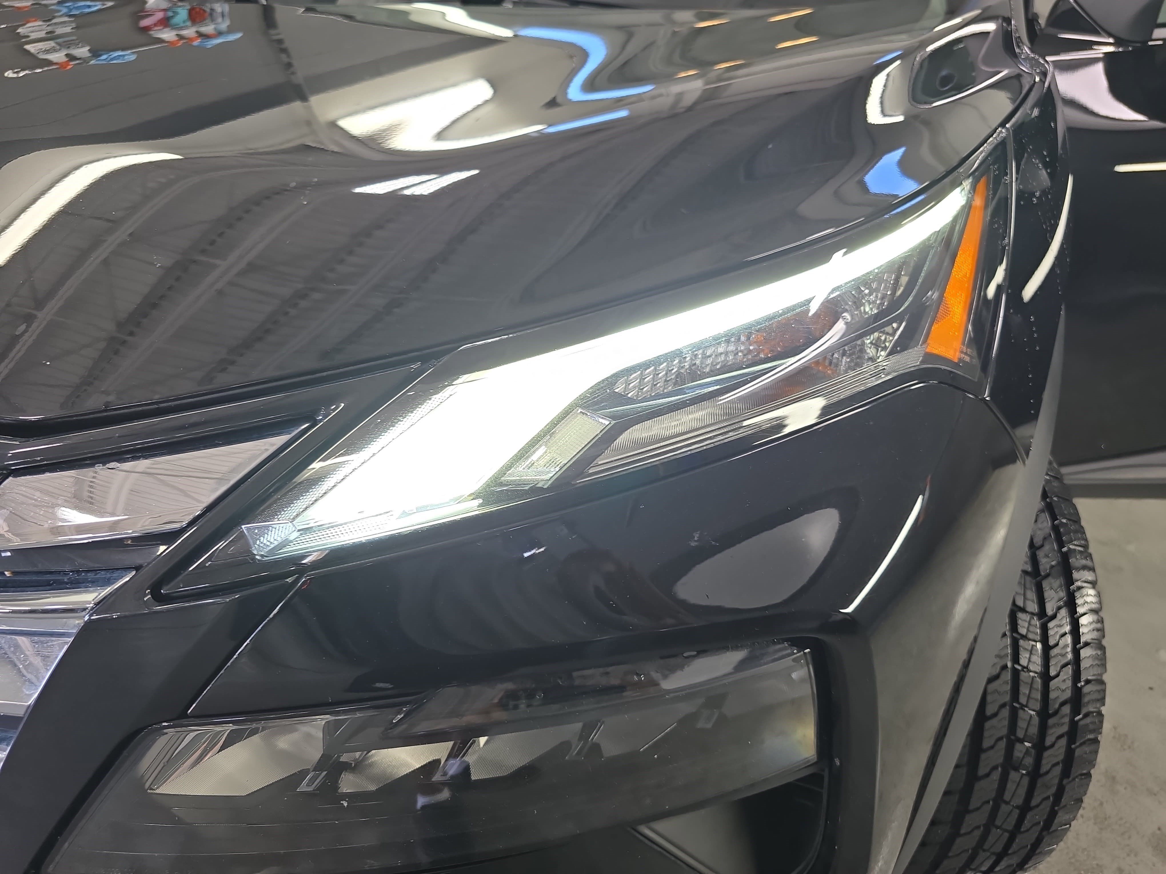 Used 2025 Nissan Rogue S AWD/4WD image 29