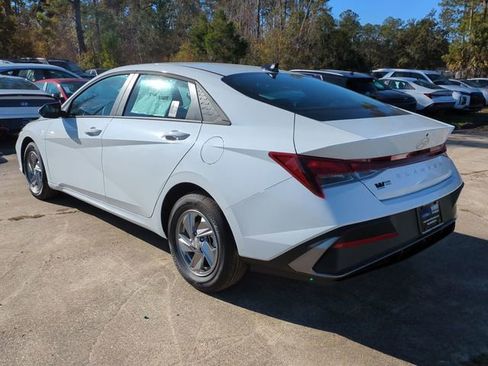 New 2026 Hyundai Elantra SE FWD image 7