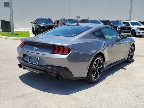 Used 2025 Ford Mustang Coupe RWD image 5