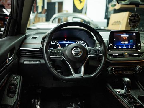 Used 2022 Nissan Altima 2.5 SR FWD image 15