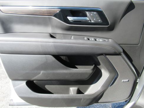 Used 2025 Chevrolet Tahoe Premier w/ Sun And Tow Package AWD/4WD image 21