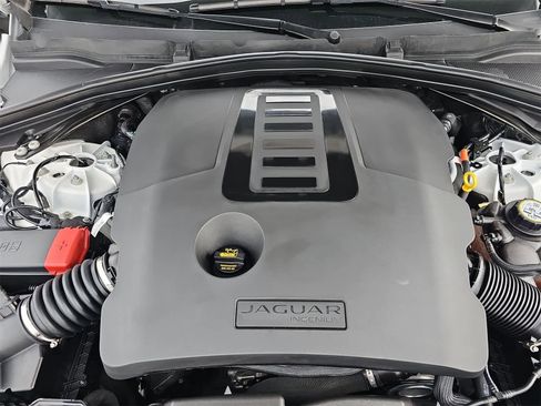 Used 2024 Jaguar F-PACE R-Dynamic S image 13