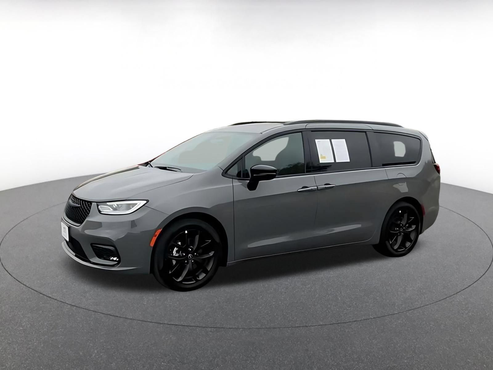 Used 2025 Chrysler Pacifica Limited FWD image 7
