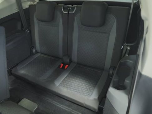 Used 2019 Volkswagen Tiguan S image 32