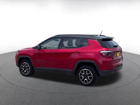 Used 2025 Jeep Compass Trailhawk AWD/4WD image 9