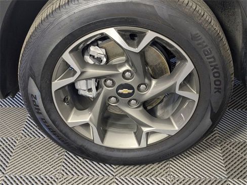 Used 2025 Chevrolet Trax LT w/ LT Convenience Package image 8