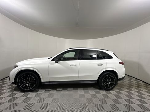 Used 2024 Mercedes-Benz GLC 300 4MATIC image 4