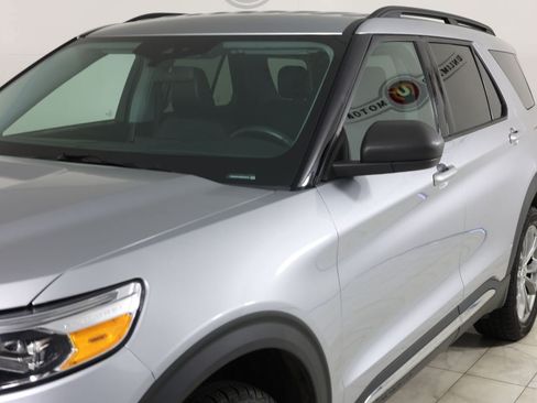 Used 2021 Ford Explorer XLT w/ Equipment Group 202A AWD/4WD image 49