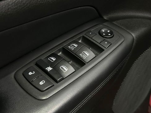 Used 2021 Jeep Grand Cherokee Laredo w/ Security & Convenience Group AWD/4WD image 16
