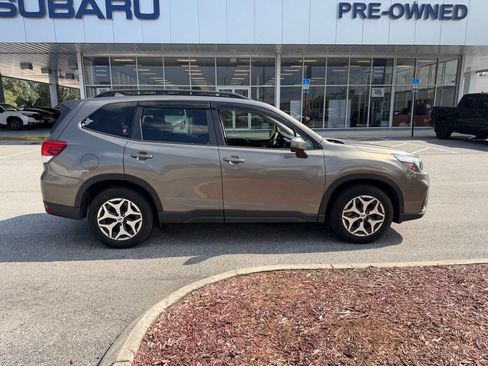 Used 2020 Subaru Forester Premium AWD/4WD image 2