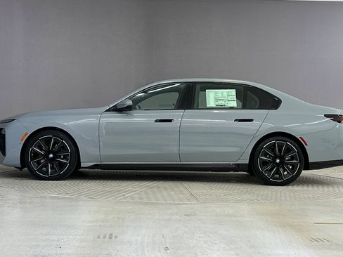 New 2026 BMW 740i w/ Premium Package image 2