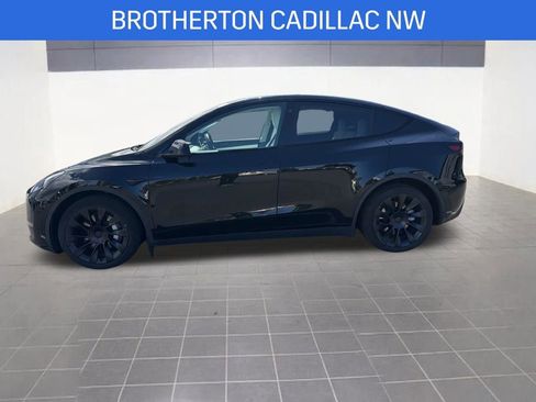 Used 2022 Tesla Model Y Long Range image 3