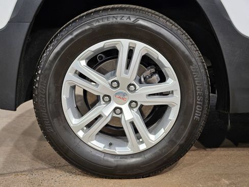 Used 2024 GMC Terrain SLE AWD/4WD image 17
