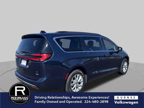 Used 2022 Chrysler Pacifica Touring-L AWD/4WD image 9