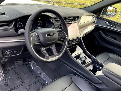 New 2025 Jeep Grand Cherokee Limited w/ Black Appearance Package image 7