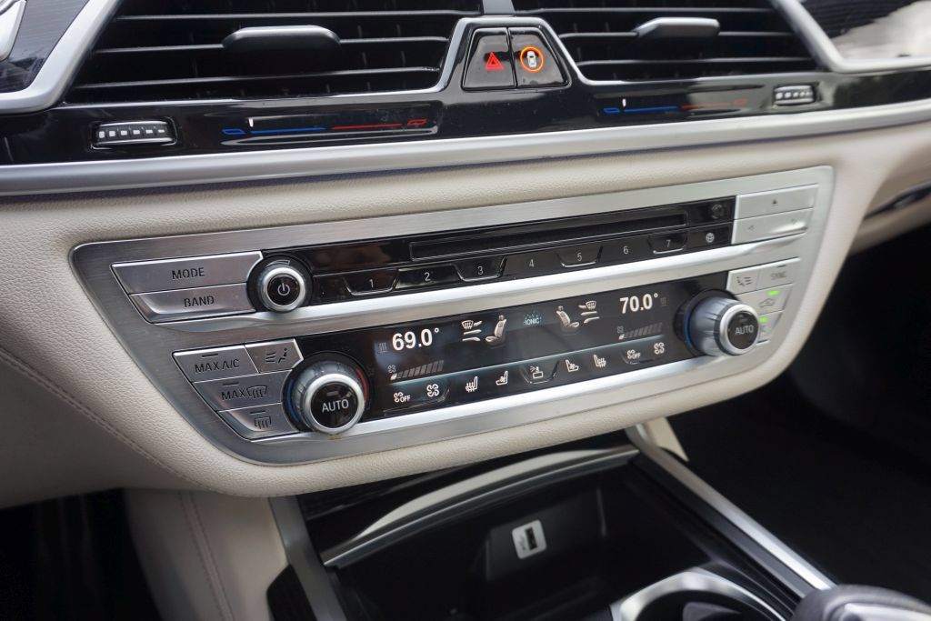 Used 2016 BMW 750i xDrive AWD/4WD image 48