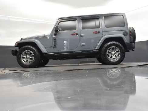 Used 2015 Jeep Wrangler Unlimited Rubicon w/ Connectivity Group image 39