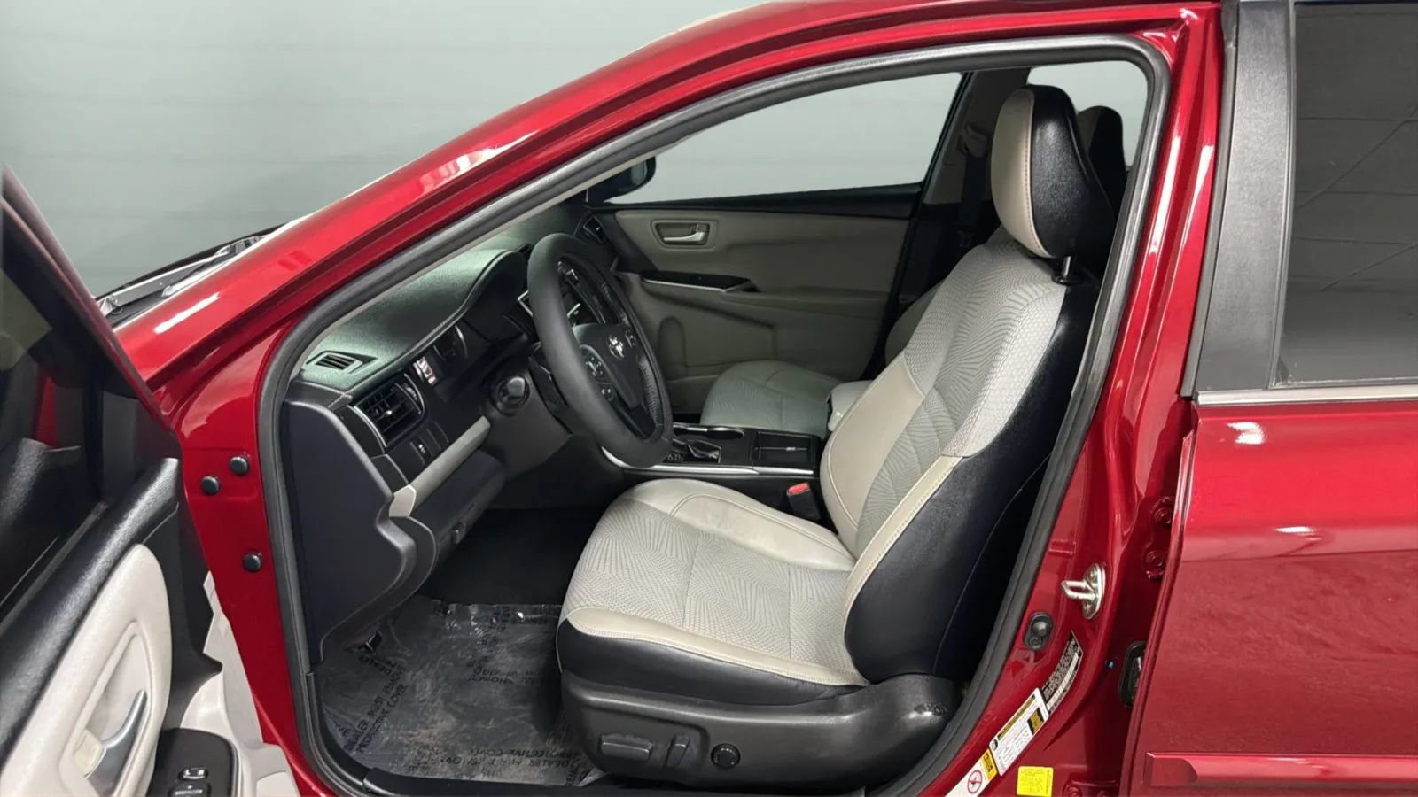 Used 2017 Toyota Camry SE w/ Protection Package (Q2) FWD image 20