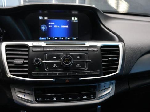 Used 2015 Honda Accord LX image 17