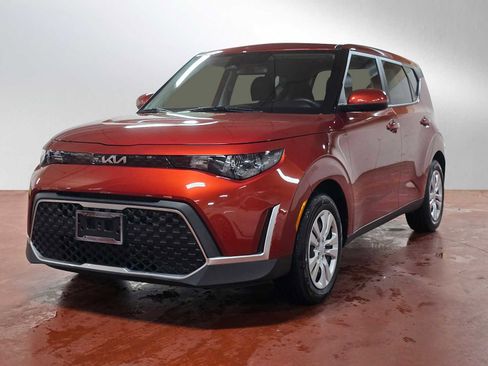 Used 2023 Kia Soul LX image 3