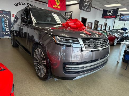 Used 2024 Land Rover Range Rover Long Wheelbase SE AWD/4WD image 3