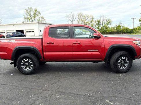 Certified 2023 Toyota Tacoma TRD Off-Road AWD/4WD image 9