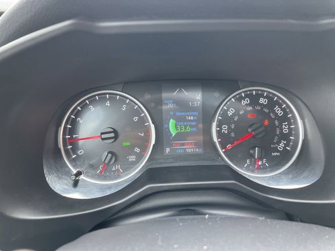 Used 2021 Toyota RAV4 XLE Premium image 17