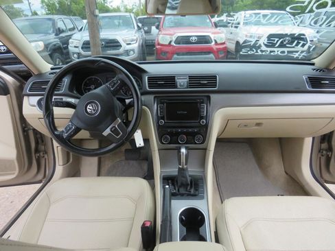 Used 2015 Volkswagen Passat TDI SE FWD image 19