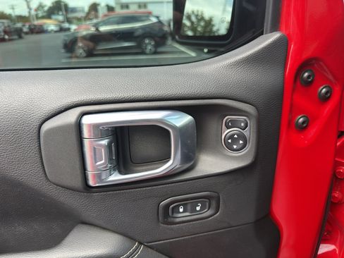 Used 2021 Jeep Wrangler Unlimited Sahara w/ Cold Weather Group AWD/4WD image 15