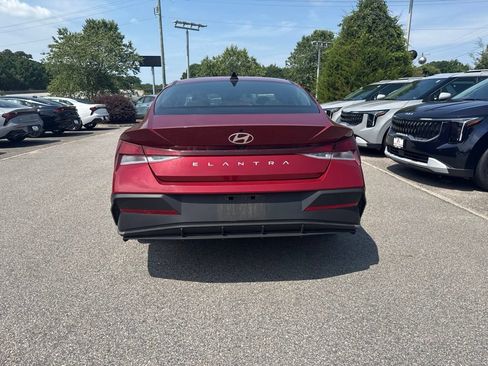 Used 2024 Hyundai Elantra SEL FWD image 4