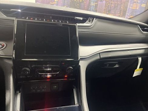 New 2025 Jeep Grand Cherokee Laredo image 14