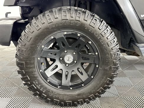 Used 2017 Jeep Wrangler Unlimited Sahara w/ Dual Top Group image 35