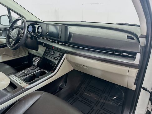 Certified 2024 Kia Carnival LX image 29